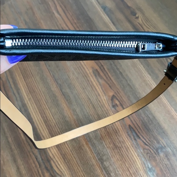 Michael Kors fanny pack - Picture 5 of 9